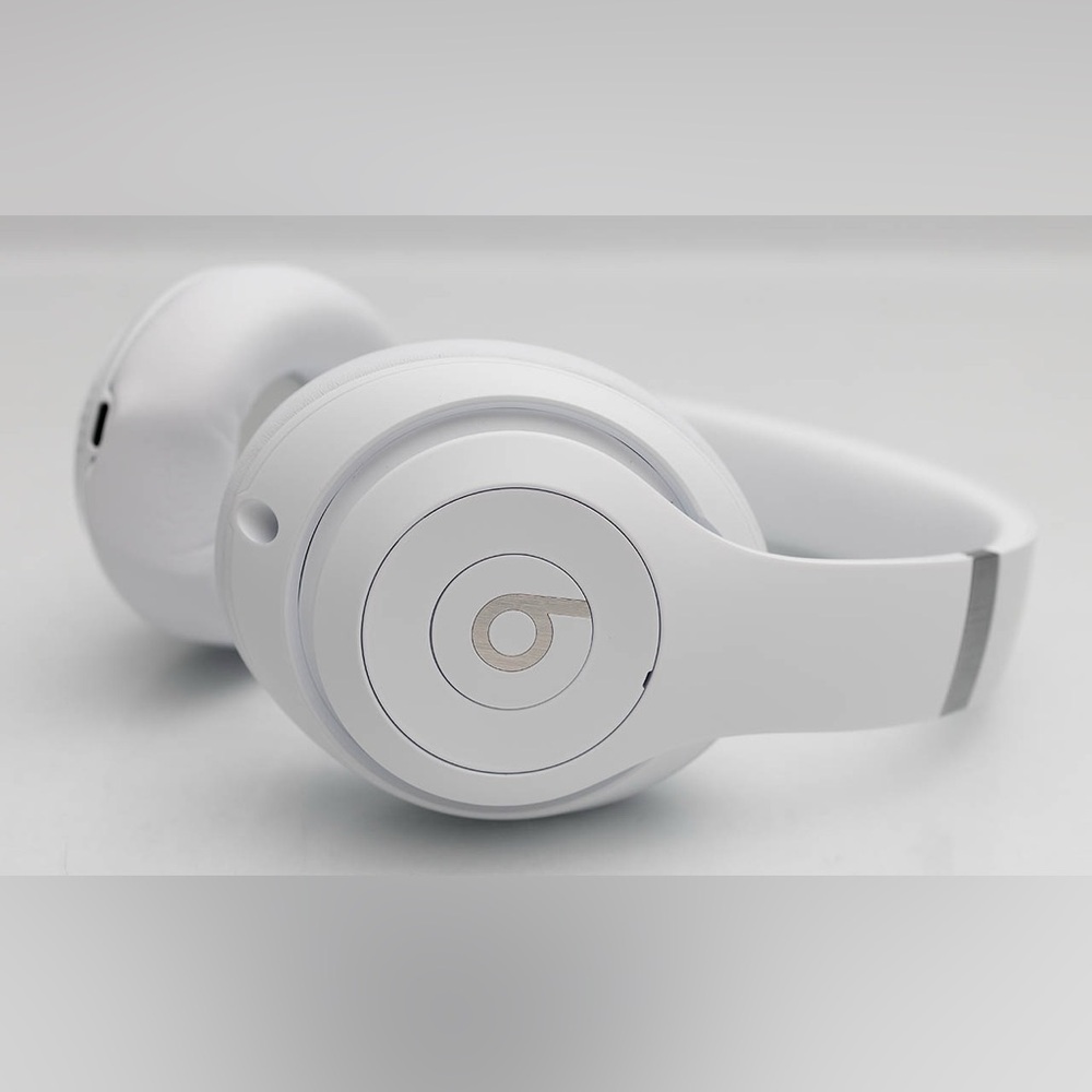 Beats White Studio Pro Over-Ear Headphones - new and unused no label